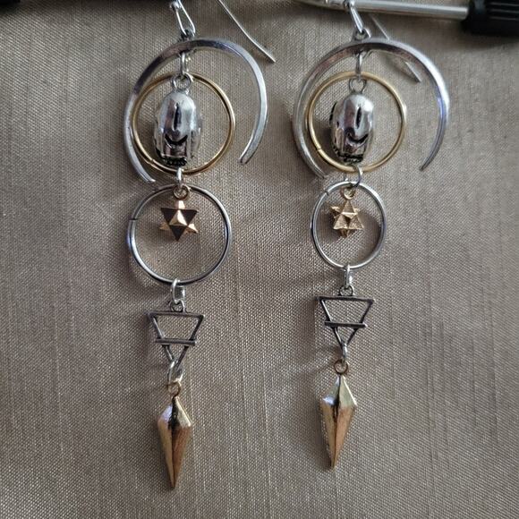 Art deco boho ecclectic geometric shape dangle earrings with animal skulls - Picture 2 of 2